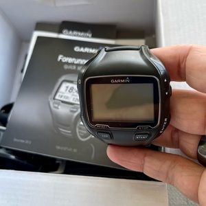 Garmin Forerunner 910XT Triathlon watch with GPS, heart rate monitor and charger